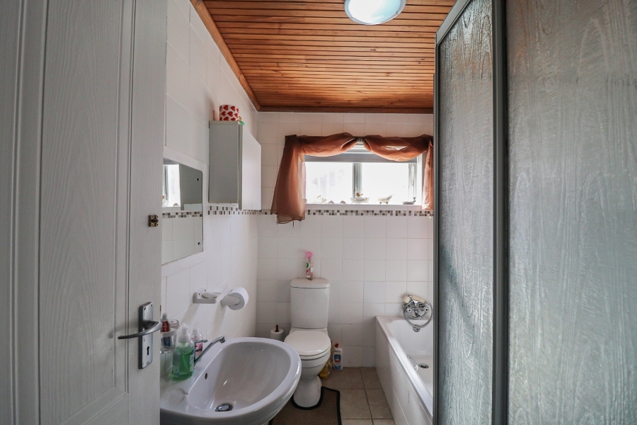 4 Bedroom Property for Sale in De Kelders Western Cape